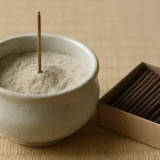 香炉の使い方｜灰は八分目まで入れる